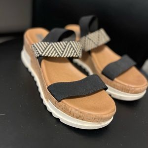 Steve Madden size 7 wedge